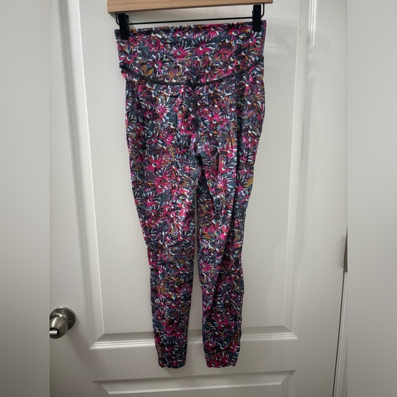 Lululemon Base Pace HR High Rise Tight 25” and Sports Bra Floral -  Size 6 - Picture 9 of 12